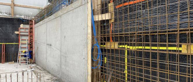 Zoom: Bâtiment résidentiel et commercial souterrainement sec à Köniz