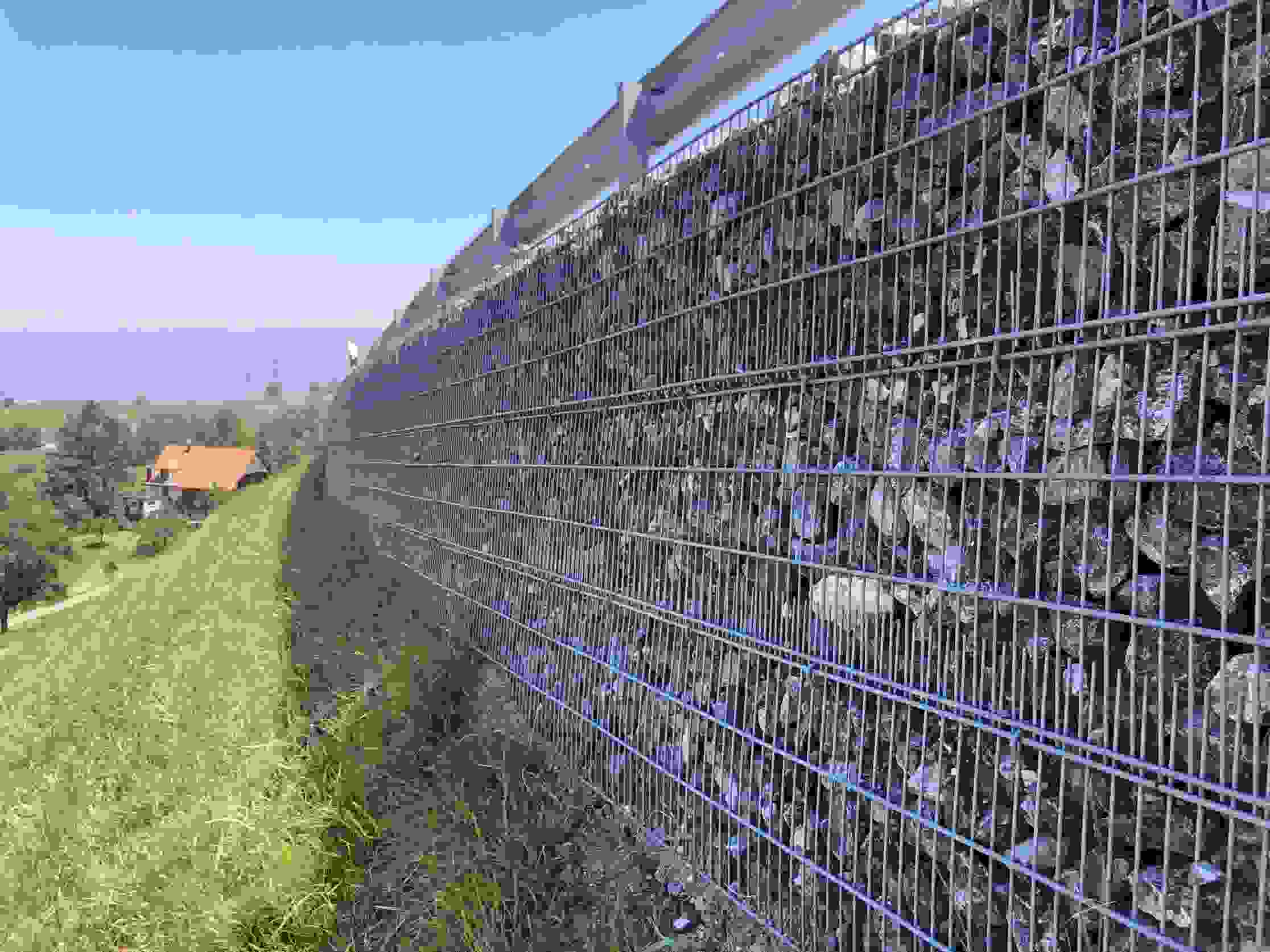 Seelistrasse Hütten - Mur de soutènement côté vallée