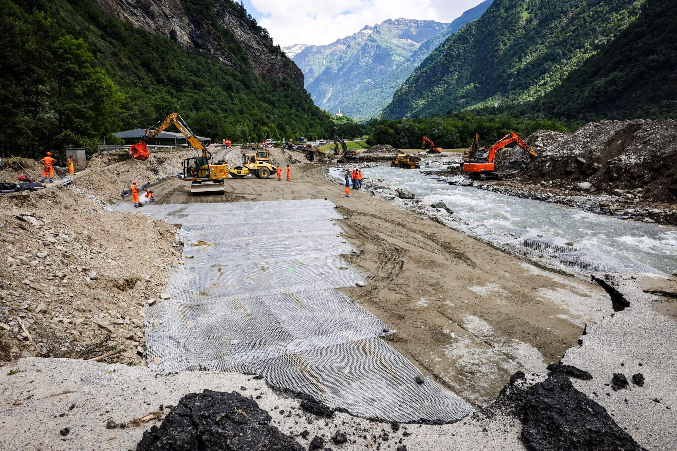 a13_soazza_lostallo_-_wiederaufbau_nach_unwetter_1.jpg