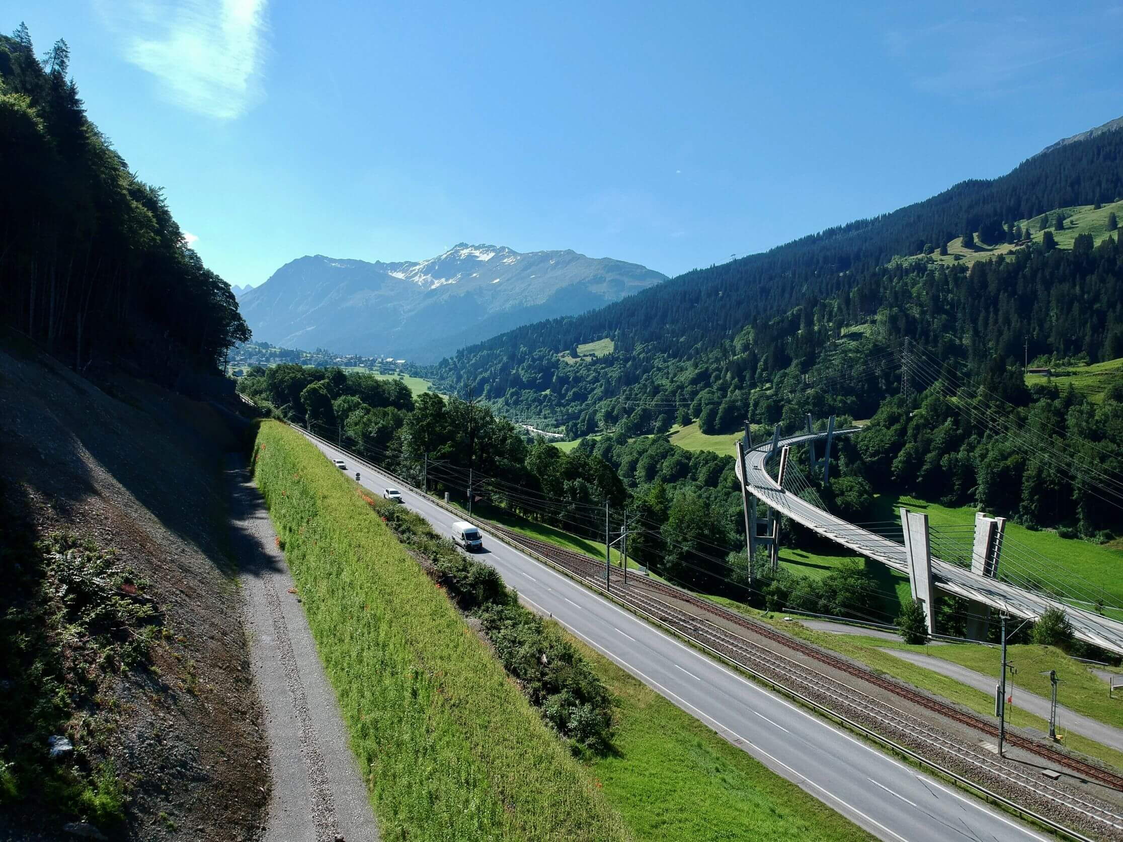 Gruobwald Klosters - Schutzdamm für RhB, A28 und Kantonsstrasse Gruobwald Klosters - Schutzdamm für RhB, A28 und Kantonsstrasse