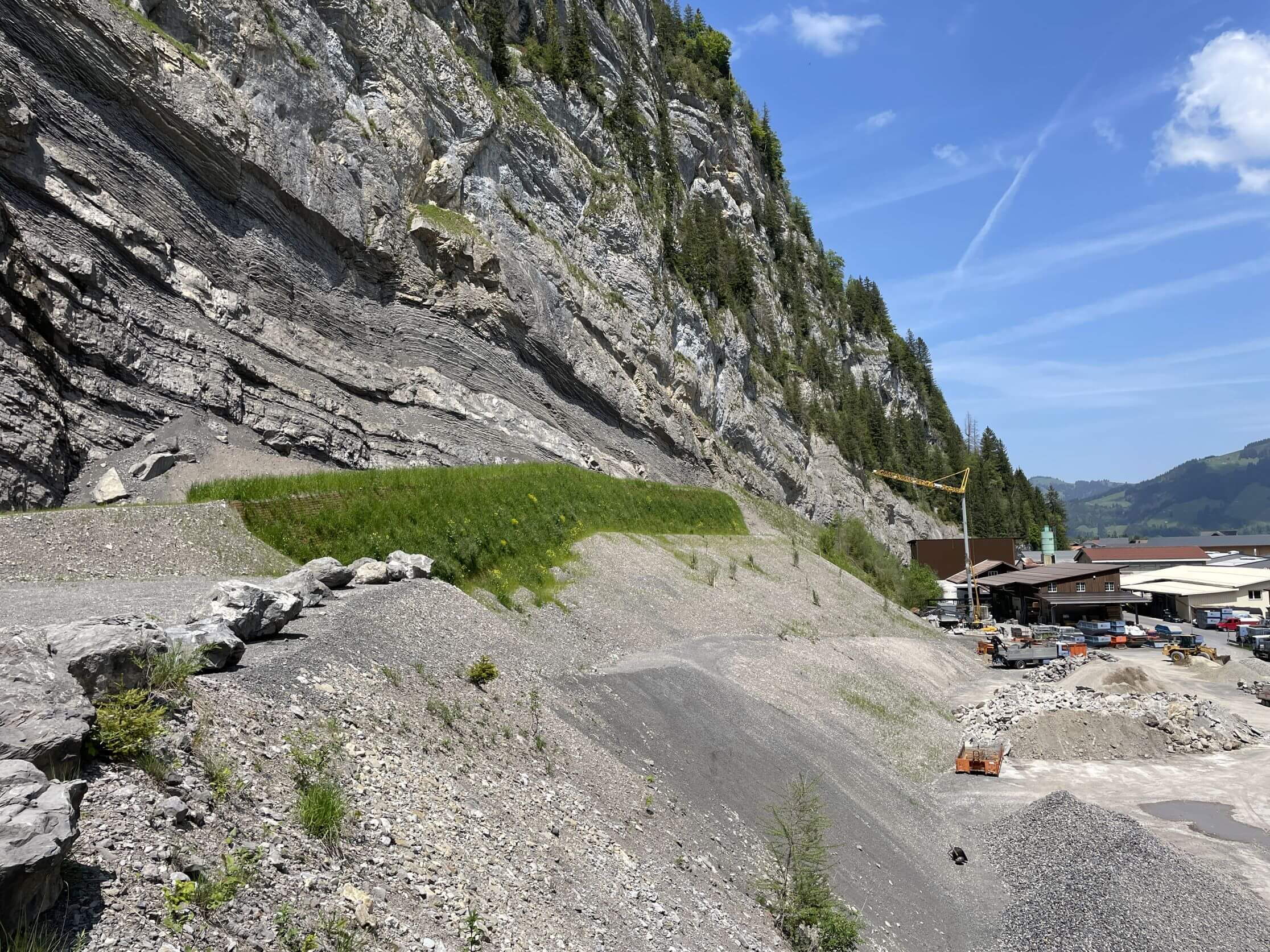 Steinbruch Baumeli Unteriberg - Steinschlaggefahr im neuen Industriegebiet