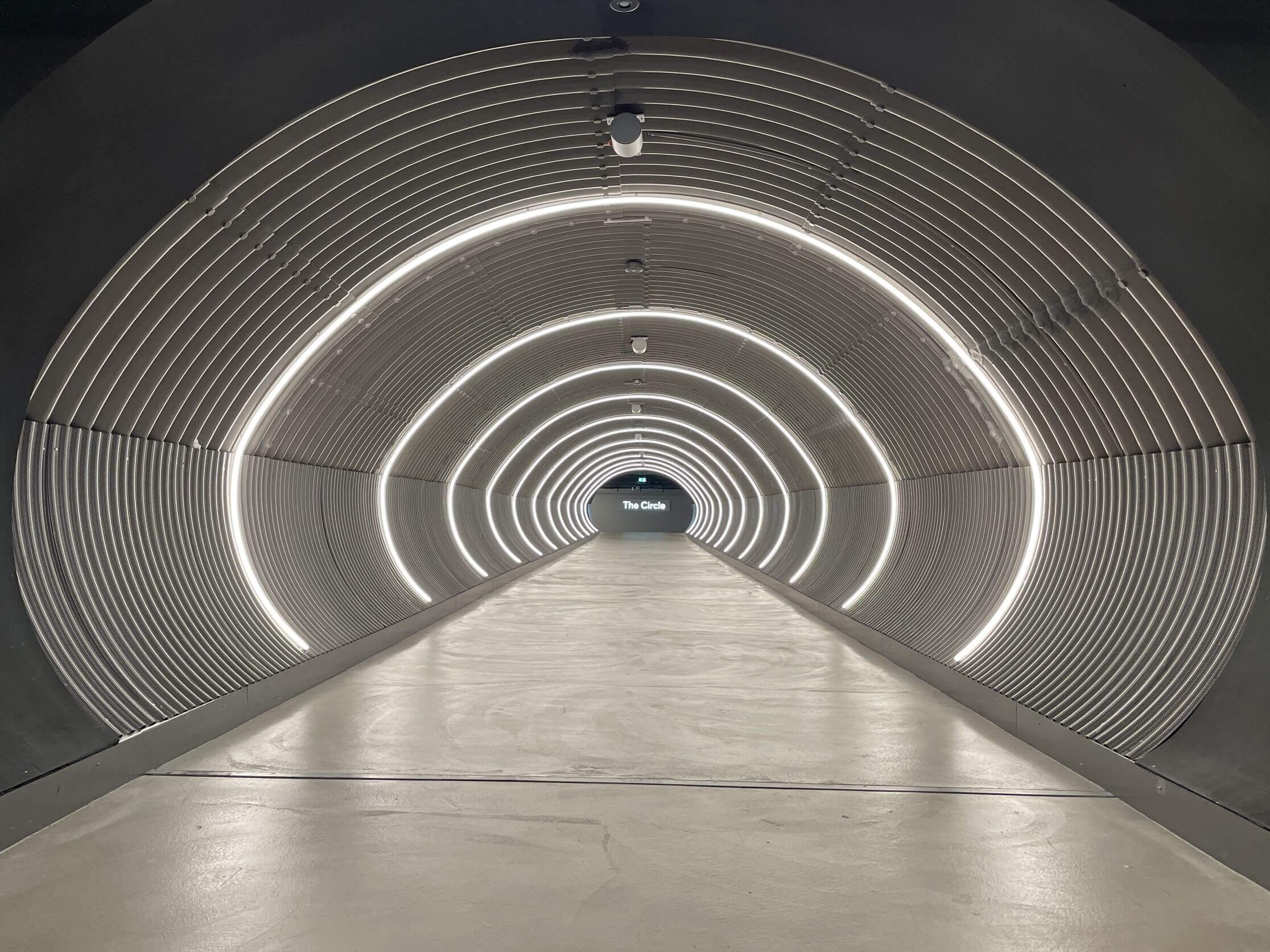 Flughafen Zürich - Personenverbindung zum "The Circle"