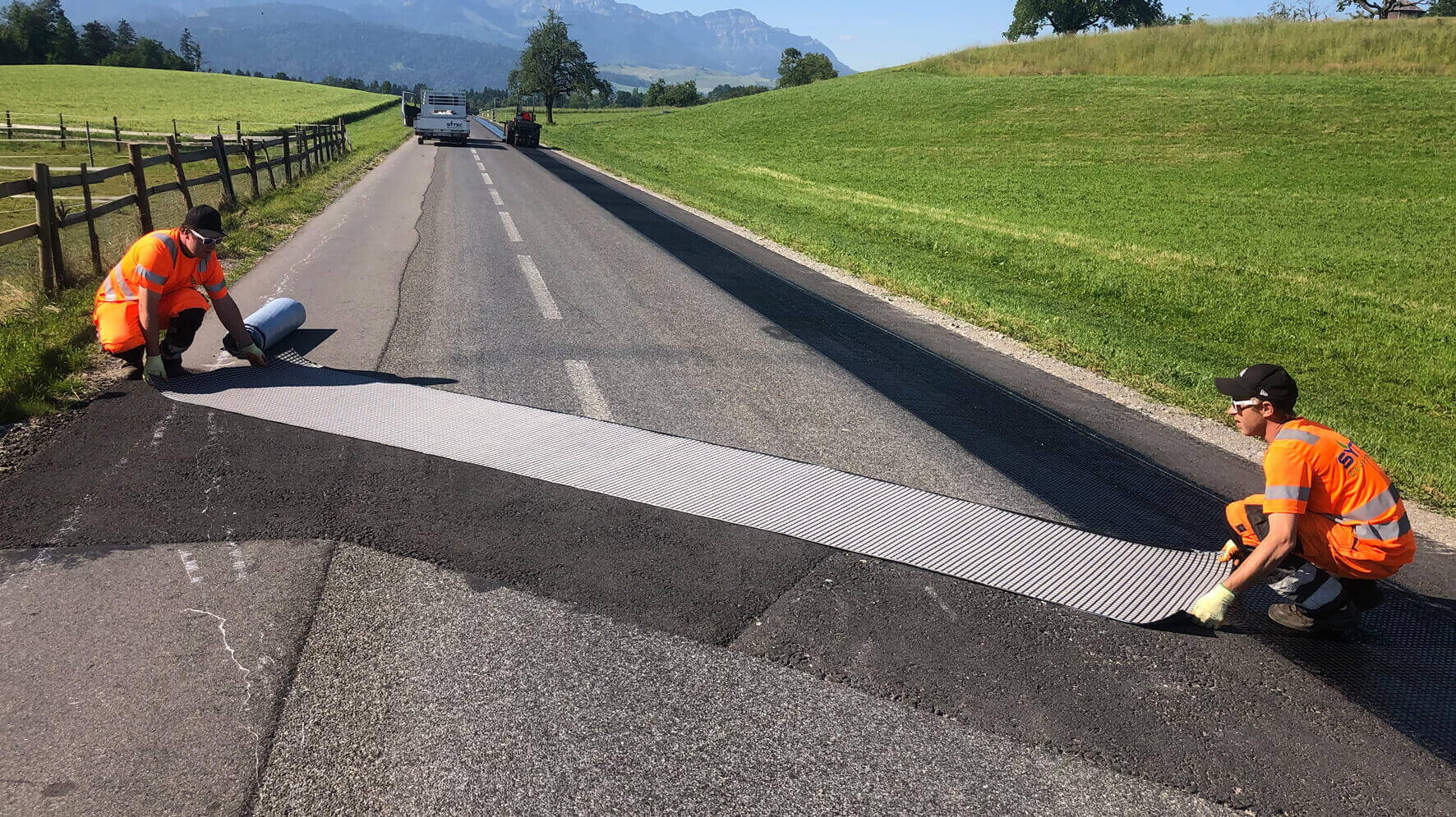 Strasse mit Asphaltarmierung SYTEC Gridseal Patch