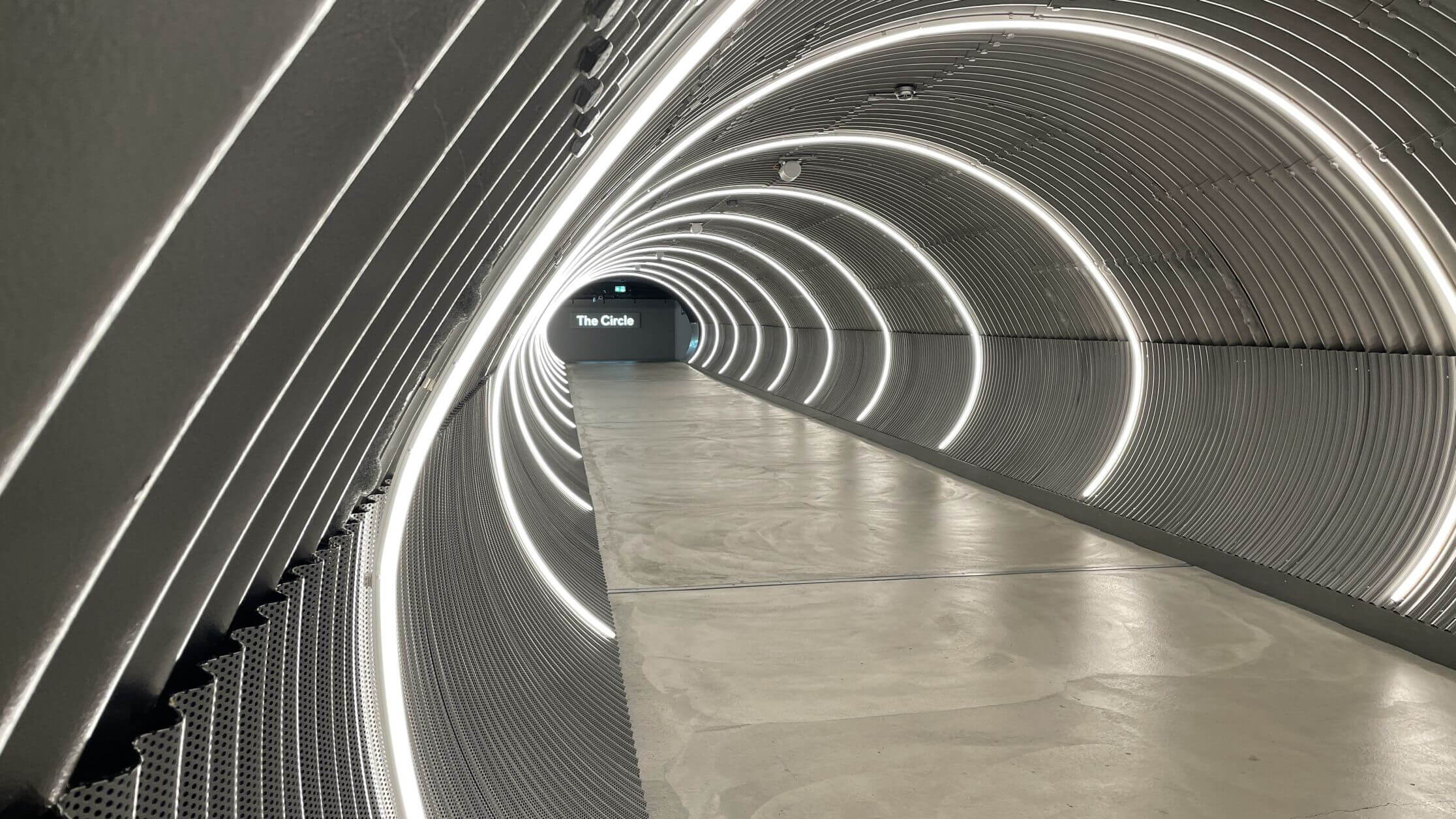 Flughafen Zürich - Personenverbindung zum "The Circle"