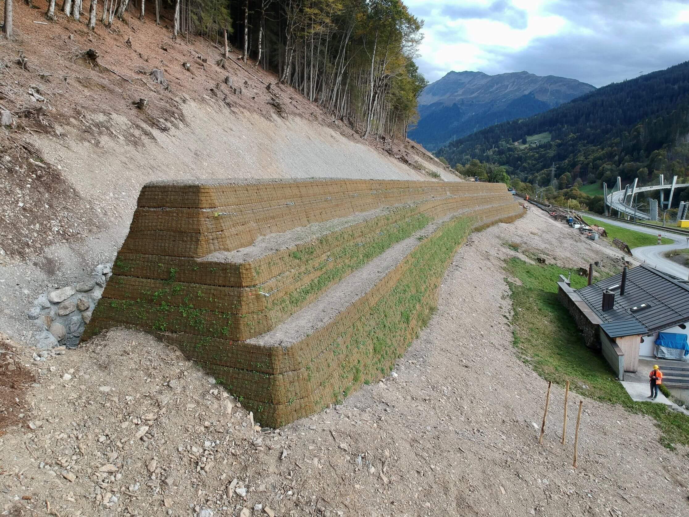 Gruobwald Klosters - Schutzdamm für RhB, A28 und Kantonsstrasse Gruobwald Klosters - Schutzdamm für RhB, A28 und Kantonsstrasse