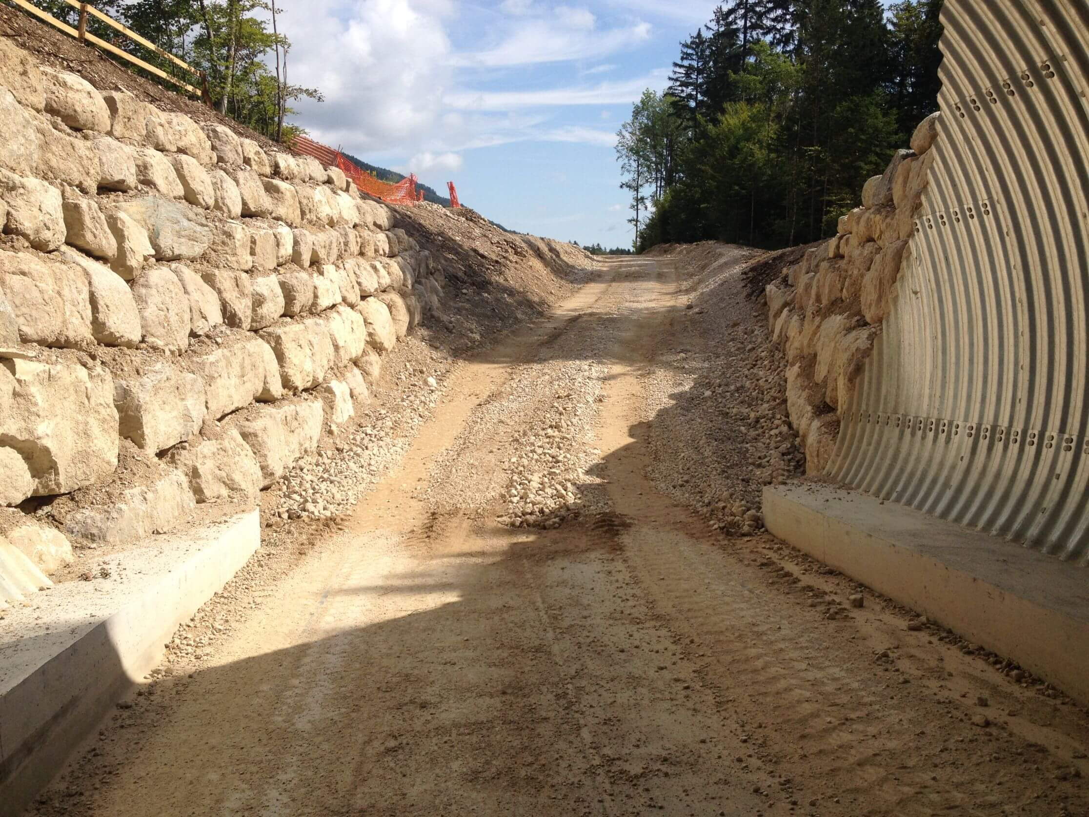 Route du Marchairuz Bière - Kieswerkunterführung für Grossdumper