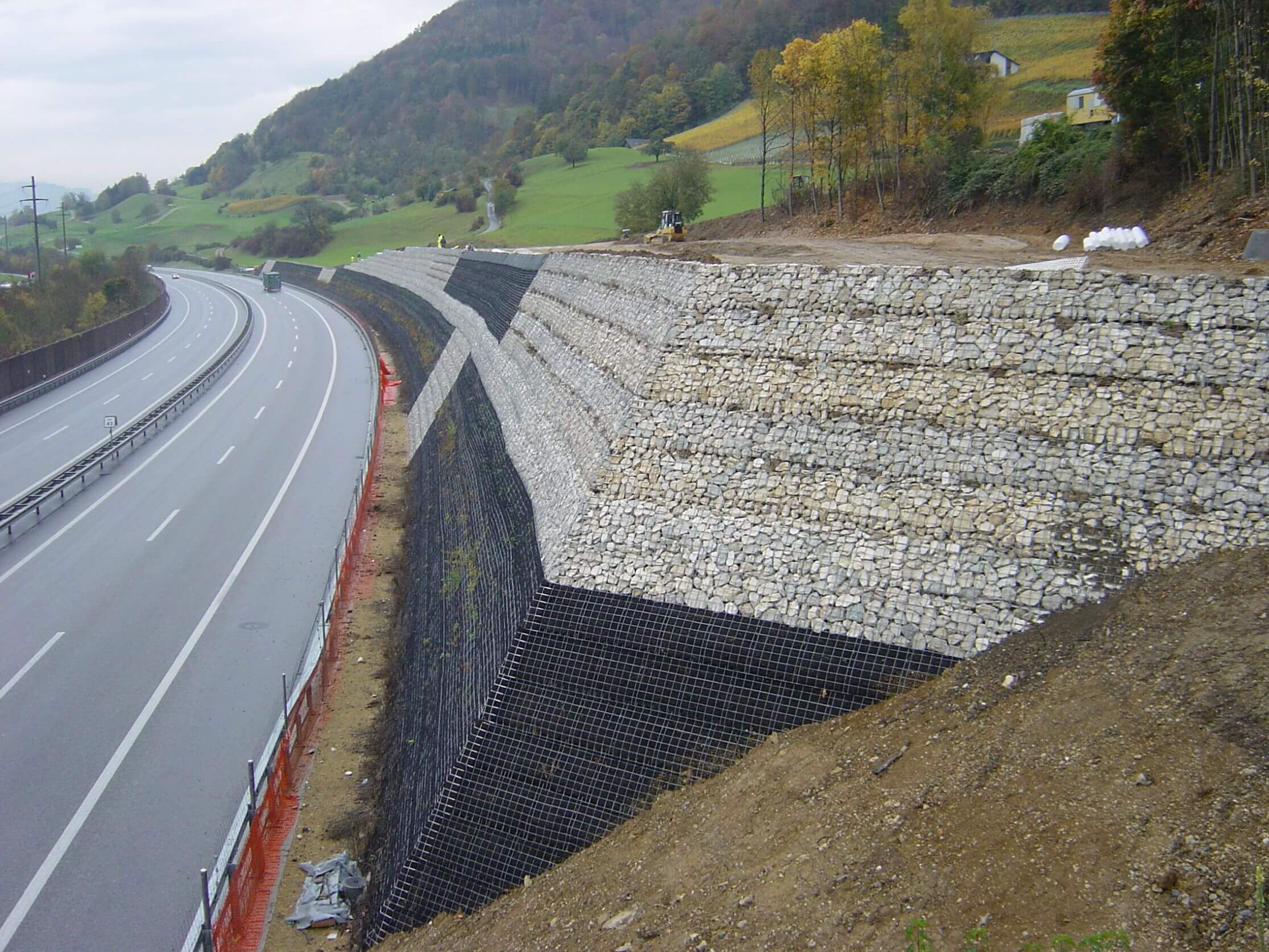 A3 Hornussen - Digue antibruit écologique A3 Hornussen - Digue antibruit écologique