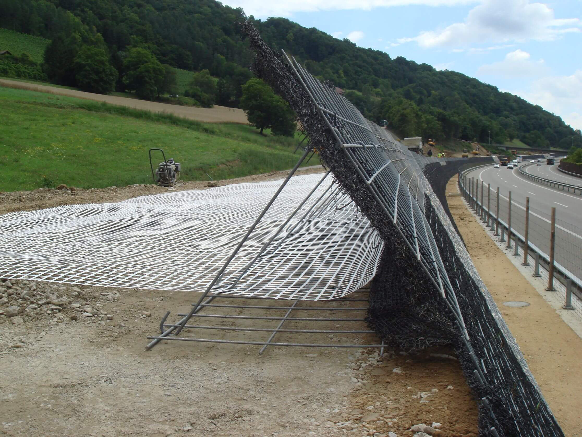 A3 Hornussen - Digue antibruit écologique A3 Hornussen - Digue antibruit écologique