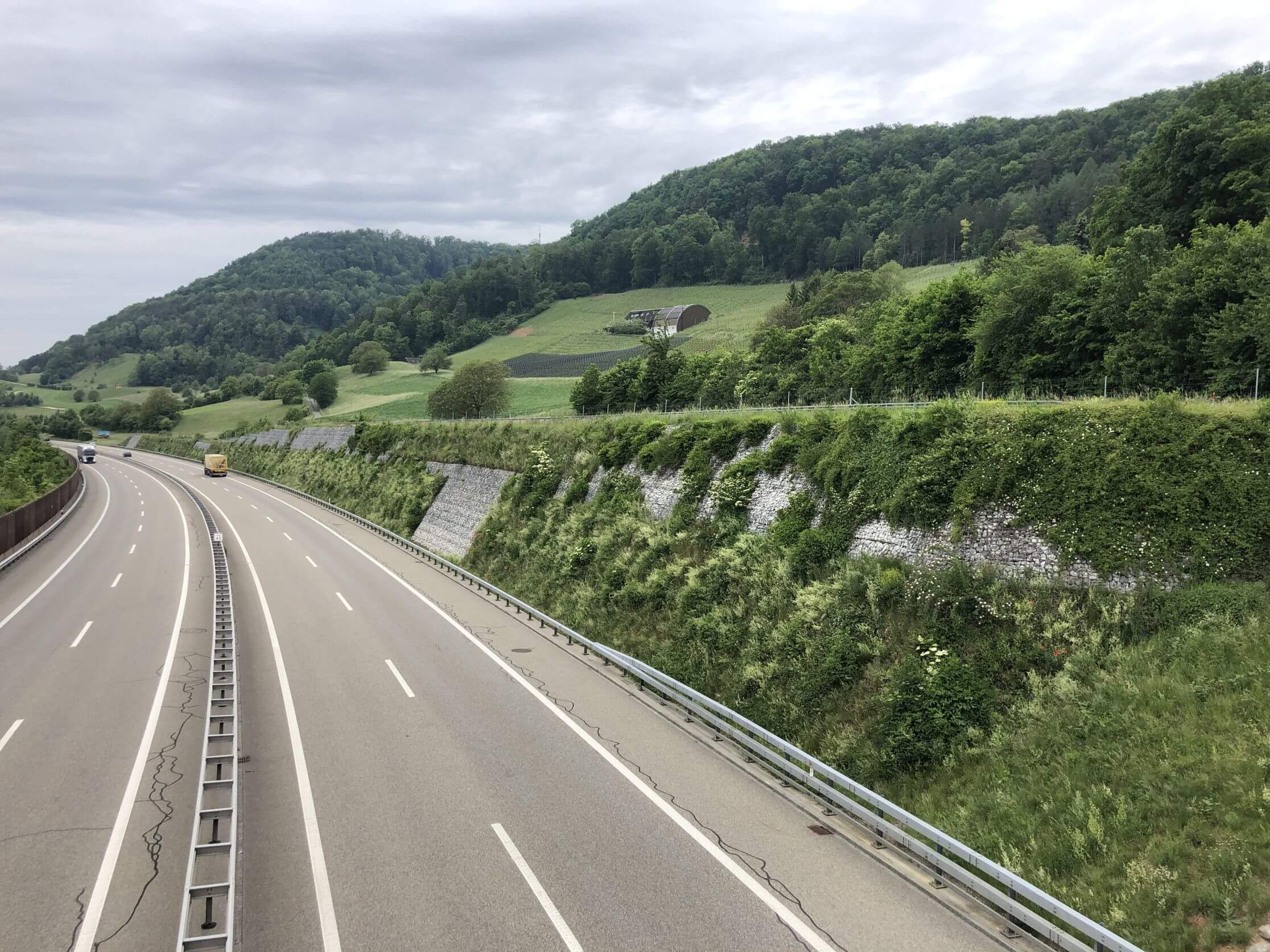 A3 Hornussen - Digue antibruit écologique A3 Hornussen - Digue antibruit écologique