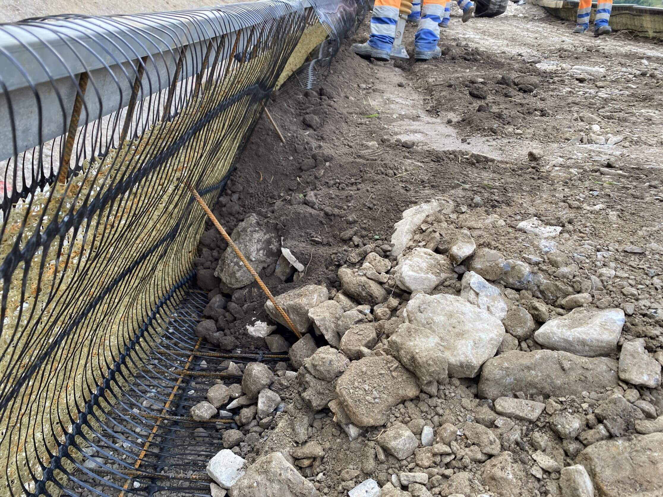 Gruobwald Klosters - Schutzdamm für RhB, A28 und Kantonsstrasse Gruobwald Klosters - Schutzdamm für RhB, A28 und Kantonsstrasse